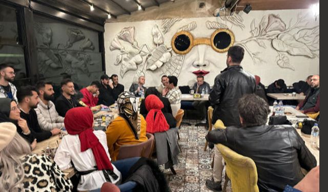 Mevlüt Akgün"ü Şaşırtan Topluluk