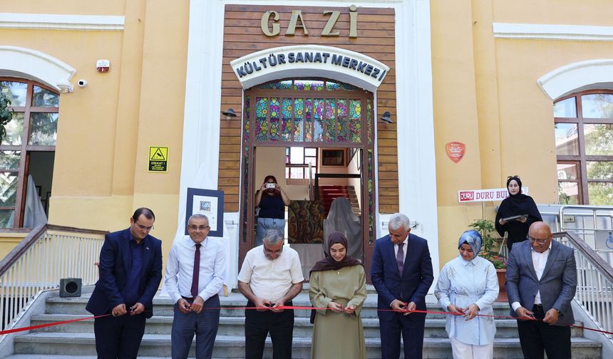 “İçimden Yansımalar” kişisel resim sergisi Karaman Gazi Kültür ve Sanat Merkezi’nde açıldı