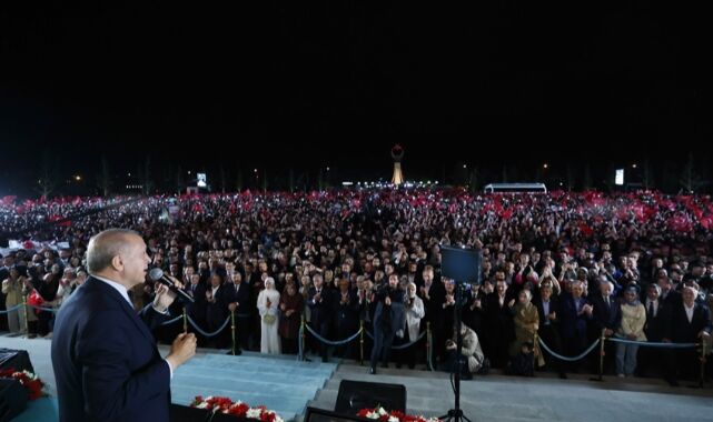 Cumhurbaşkanı Erdoğan'ın balkon konuşmasından kareler