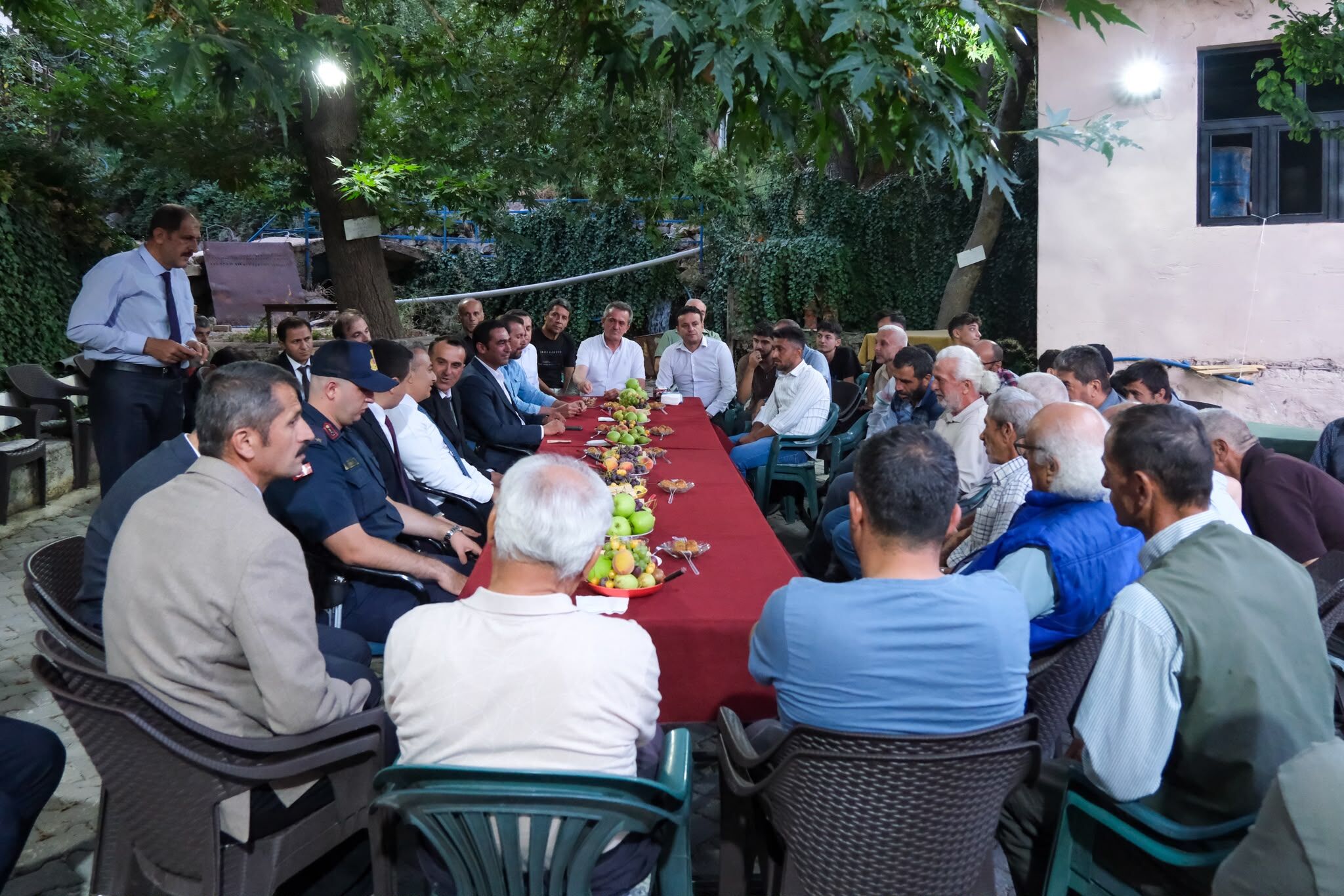 Vali Cicek Sariveliler Ve Basyaylada Temaslarda Bulundu 8